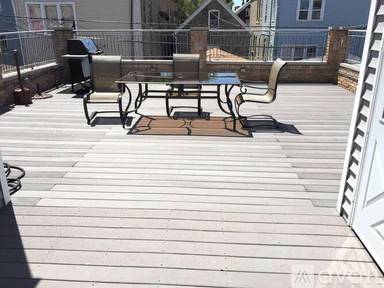 Main picture of 921 W 31st Pl