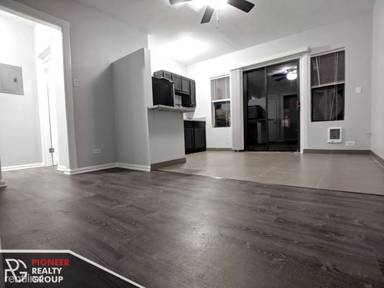 Main picture of 4555 N Malden St