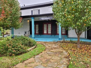 Main picture of 1308 E Washington Ave