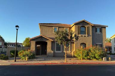 Main picture of 996 E Cantebria Dr