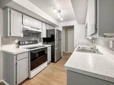 Main picture of 405 NE 85th St