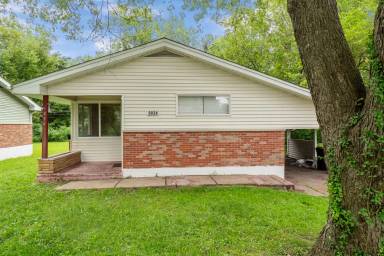 Main picture of 9834 Portage Dr