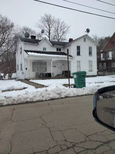 Main picture of 117 River St