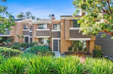 Main picture of 6 Moonrise Ct