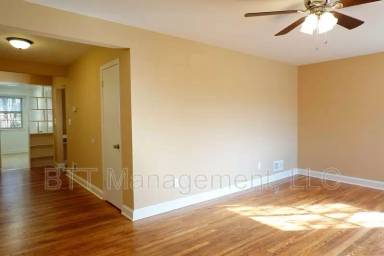 Main picture of 8715 Plymouth St