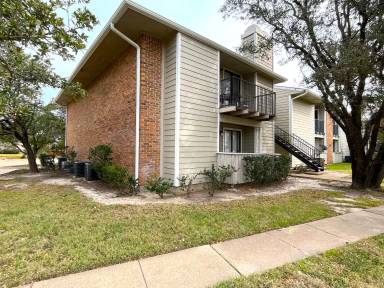 Main picture of 1901 Holleman Dr W