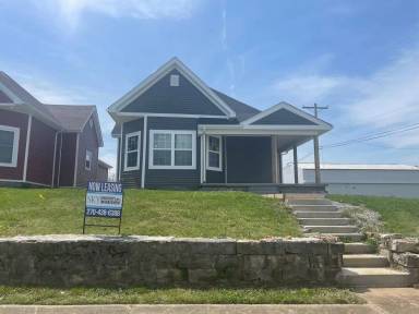 Main picture of 139 W 10th Ave