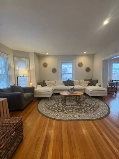 Main picture of 58 Saunders St