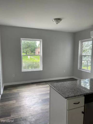 Main picture of 1050 Lake Ave