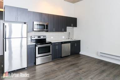 Main picture of 2036 S Michigan Ave