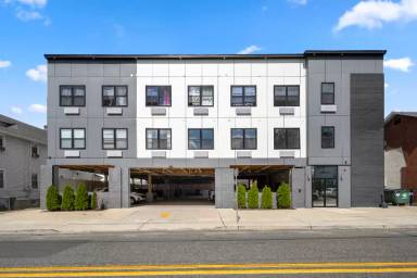 Main picture of 51 E Main St
