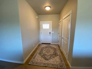 Main picture of 912 Medina Ave