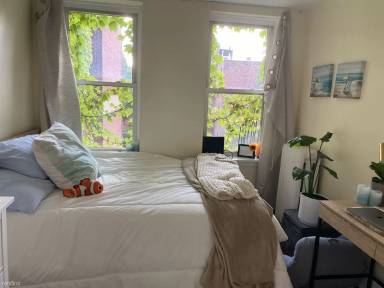 Main picture of 70 Joy St