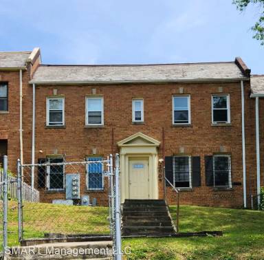 Main picture of 2009 2nd St NE