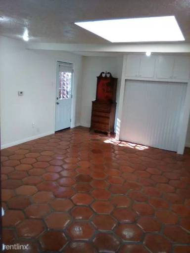 Main picture of 966 Schumacher Dr
