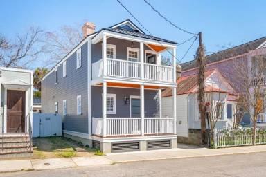 Main picture of 8 Larnes St