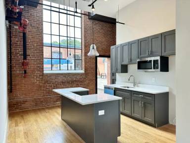 Main picture of 1665 Main St