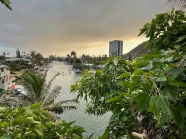 Main picture of 403 Kawaihae St