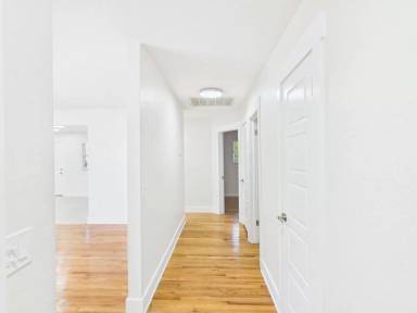Main picture of 306 SW 52nd St