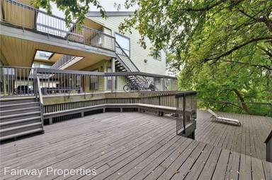 Main picture of 908 Poplar St