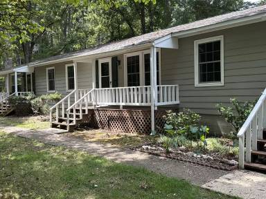 Main picture of 219 Byrum St