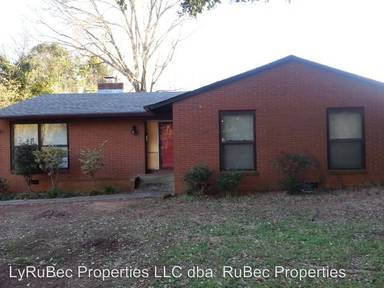 Main picture of 900 E Woodlawn Rd