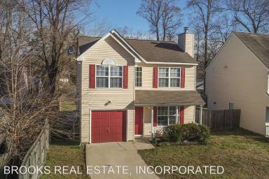 Main picture of 122 Colonial Ave