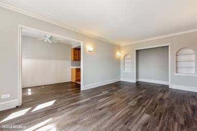 Main picture of 1033 W Loyola Apartments