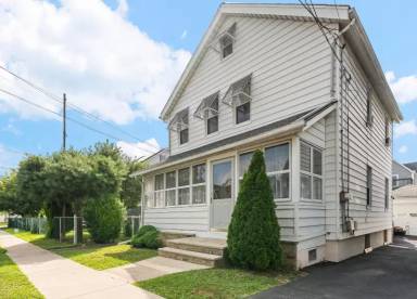 Main picture of 32 Major St