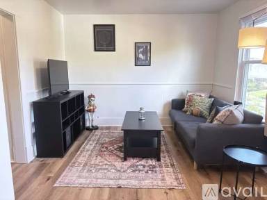 Main picture of 426 Leonard St NE