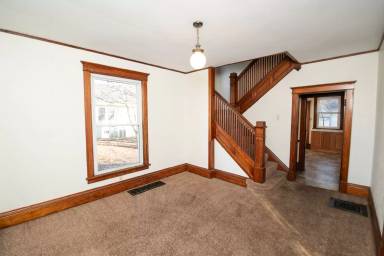 Main picture of 806 Monroe St