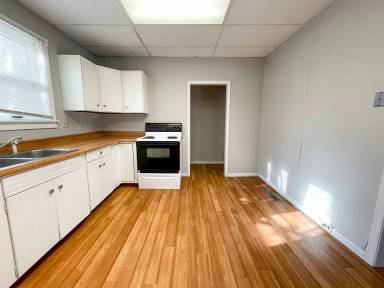 Main picture of 2105 W Jackson St