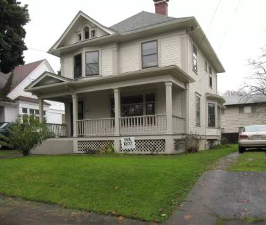 Main picture of 2233 NE Multnomah St