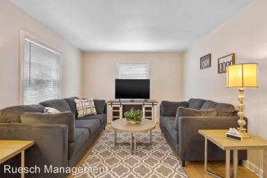 Main picture of 909 Colonial Ave