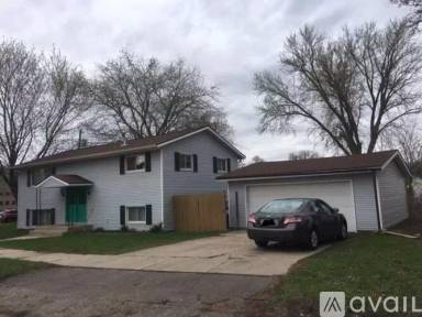 Main picture of 403 8 1/2 Ave NW
