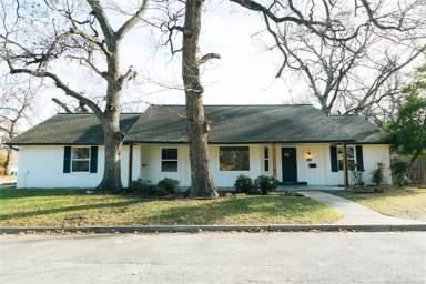 Main picture of 5205 S Yorktown Ave