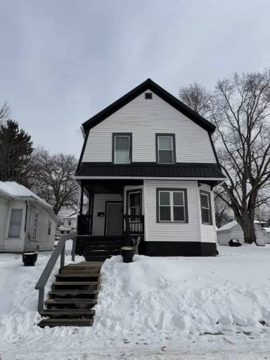 Main picture of 792 1/2 Lexington Ave