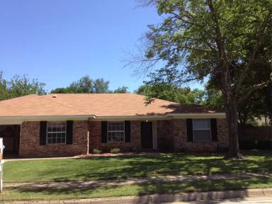 Main picture of 3300 Derby Cir