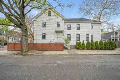 Main picture of 75 Prince St