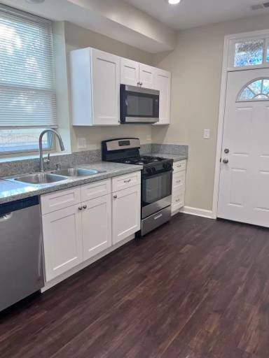 Main picture of 7-11 S. Chester Ave  1027-1031 W Touhy Ave