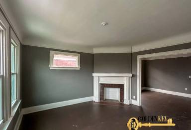 Main picture of 2732 Clements St