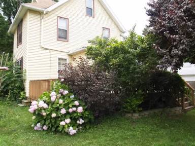 Main picture of 837 Parkview St NE