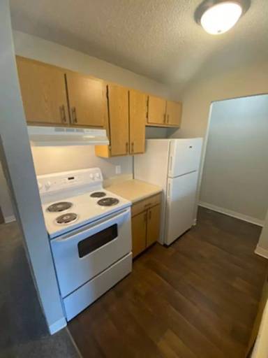 Main picture of 2701 S Emporia St