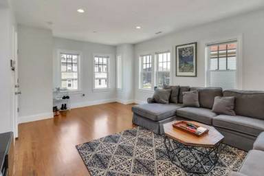 Main picture of 330 Dorchester St