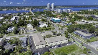 Main picture of 400 Oakridge Blvd