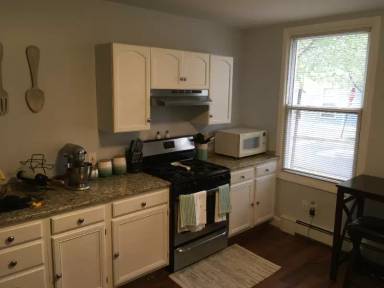 Main picture of 137 Nicoll St