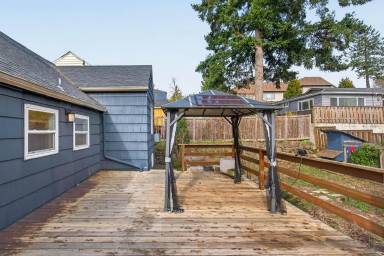 Main picture of 3416 NE 32nd Pl