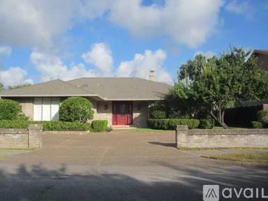 Main picture of 918 Delta Dr