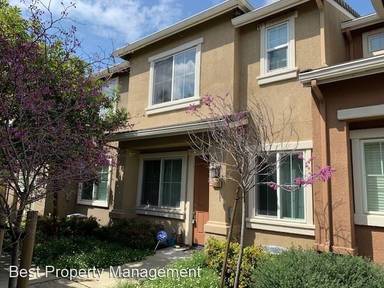 Main picture of 500 Old Oak Ln