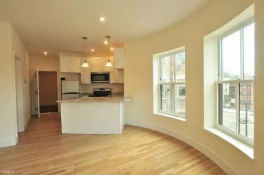 Main picture of 877 Beacon St